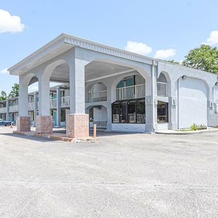 Hotel Valdosta Ga I-75 & Us-221 N Hwy ภายนอก รูปภาพ
