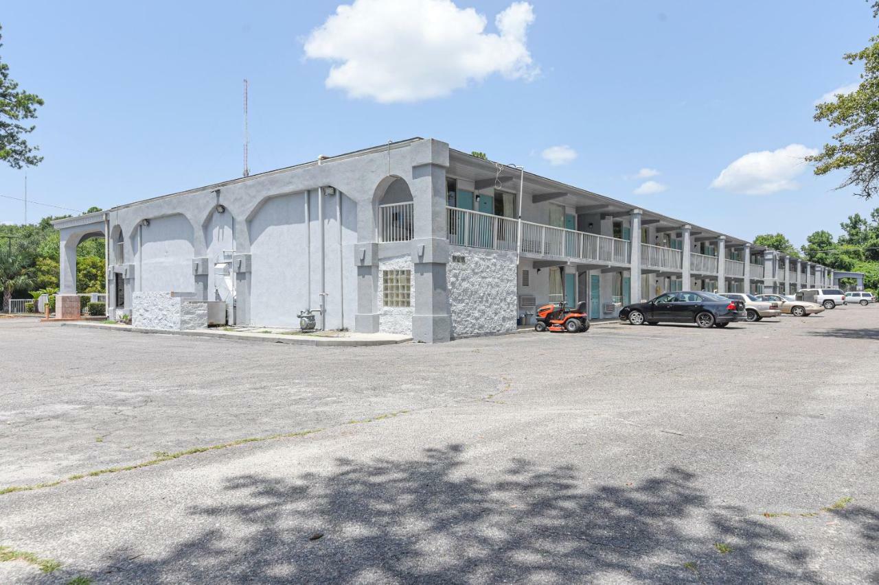 Hotel Valdosta Ga I-75 & Us-221 N Hwy ภายนอก รูปภาพ